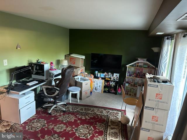 CENTER COURT - Residential