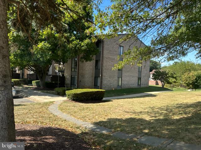 CENTER COURT - Residential