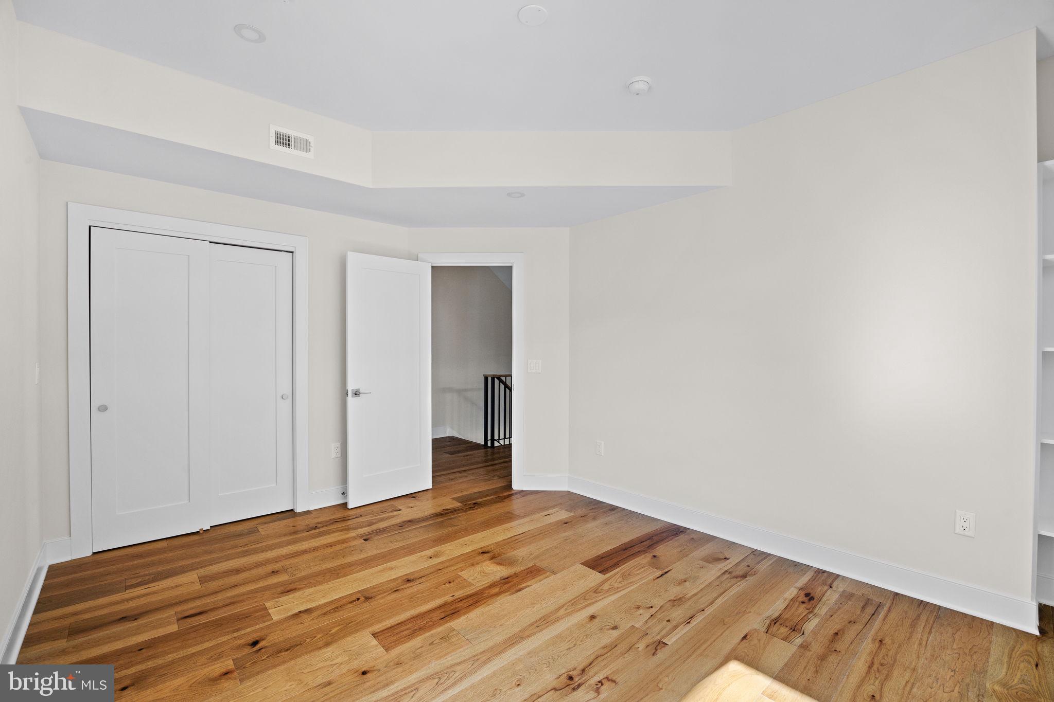 SQUIRREL HILL - Residential