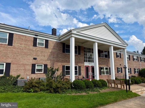 Photo of 120 Washington Street NE #5, LEESBURG, VA 20176 (MLS # VALO2135446)