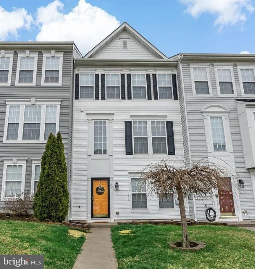 This spacious townhouse has so much to offer! With over 2700 sq ft, this home boasts 4 large bedrooms, 2 large family rooms, 3.5 baths, a huge kitchen and large fenced backyard. Located in a sought after and safe neighborhood, close to restaurants and shops. Fast access to 81. Professionally cleaned and is ready for you to move in ASAP. Pets accepted.