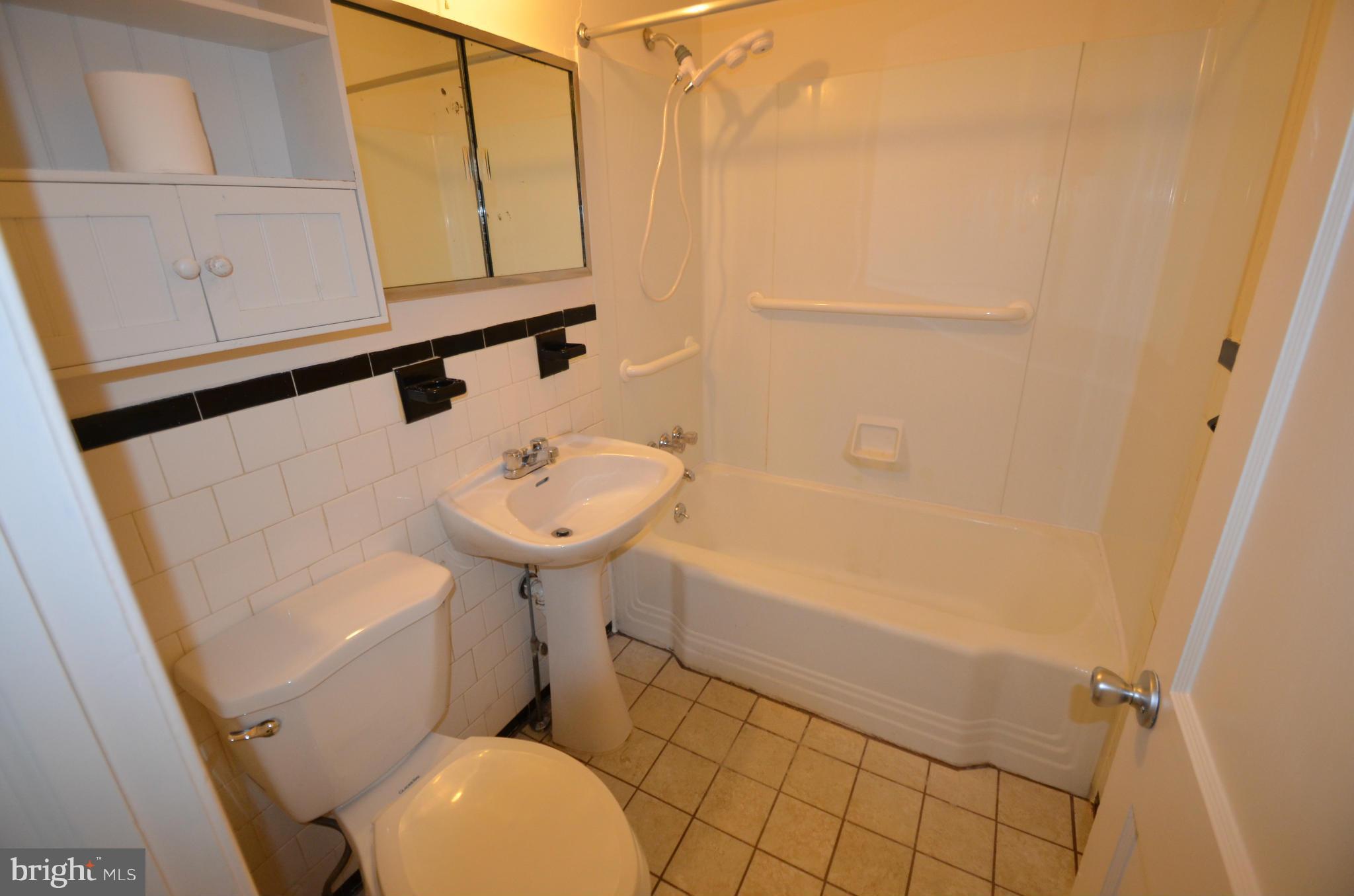 ALBEMARLE SQUARE - Residential Lease