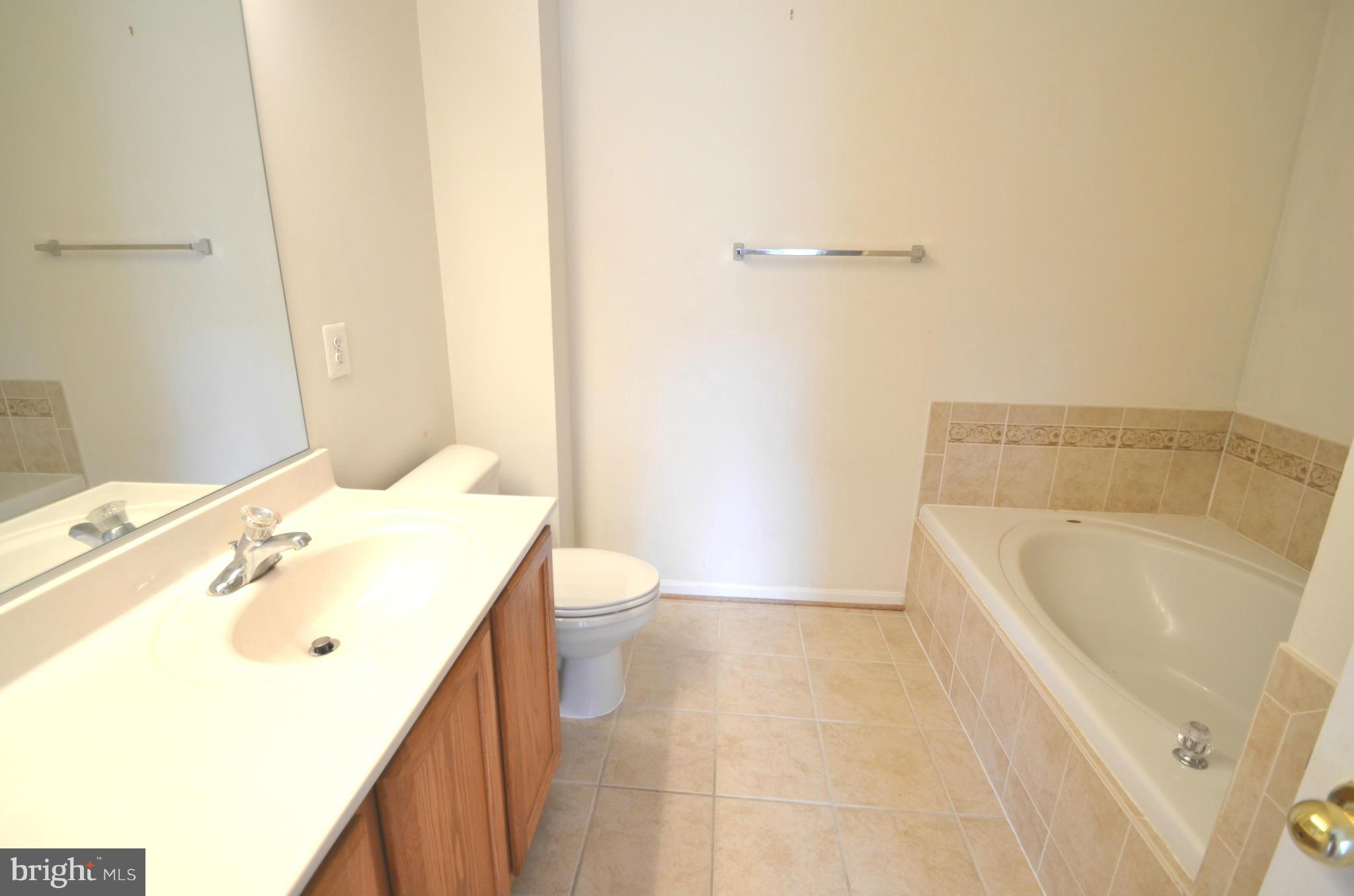 ALBEMARLE SQUARE - Residential Lease