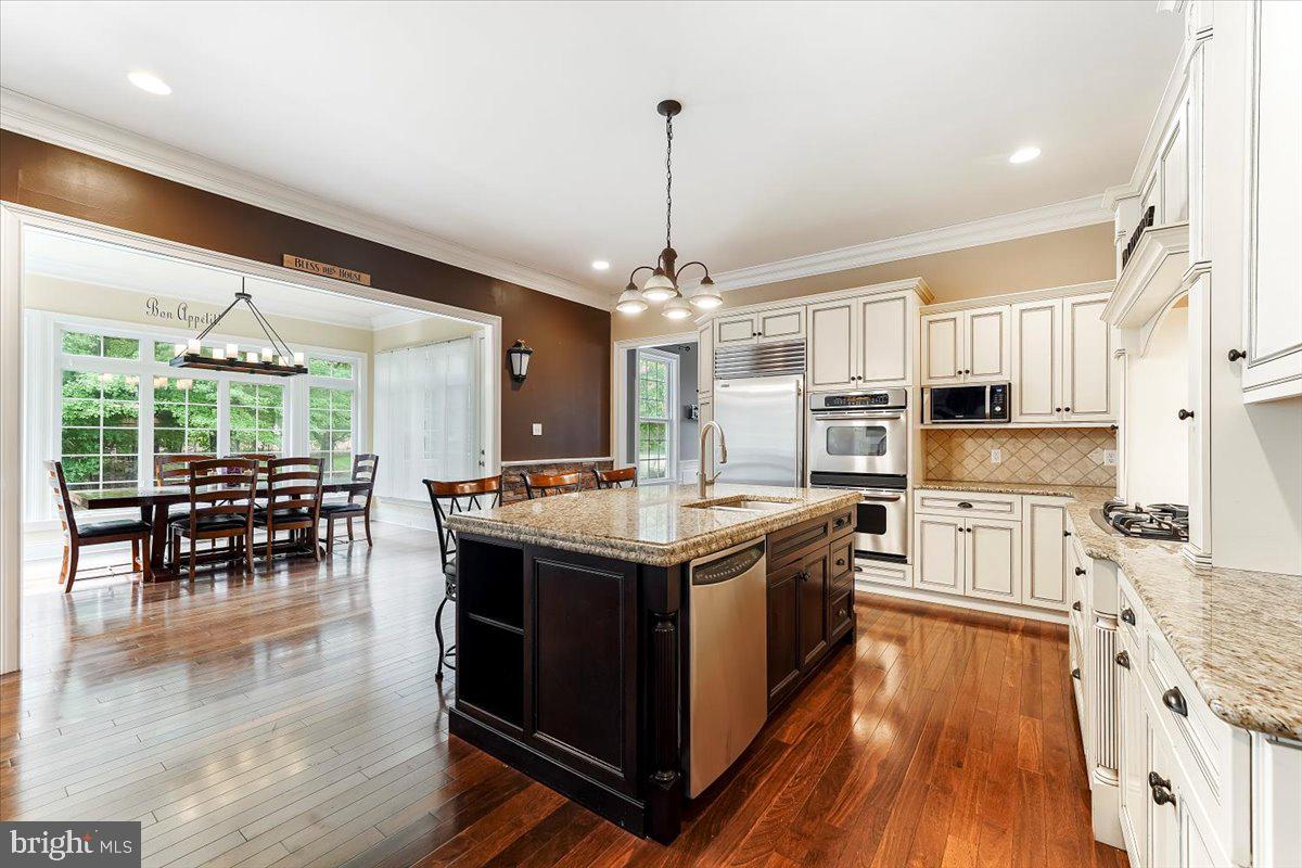 PONDVIEW - Residential