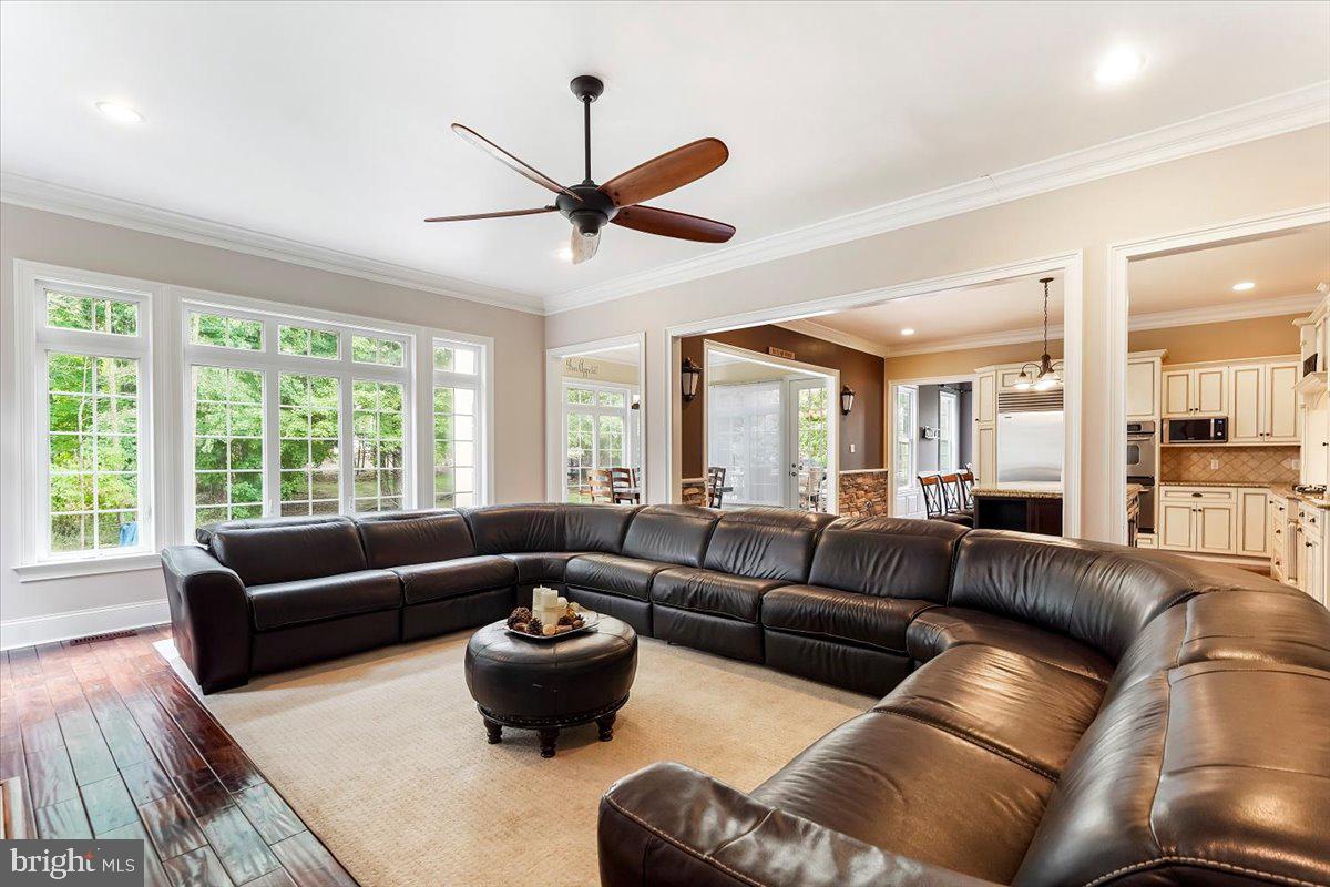 PONDVIEW - Residential