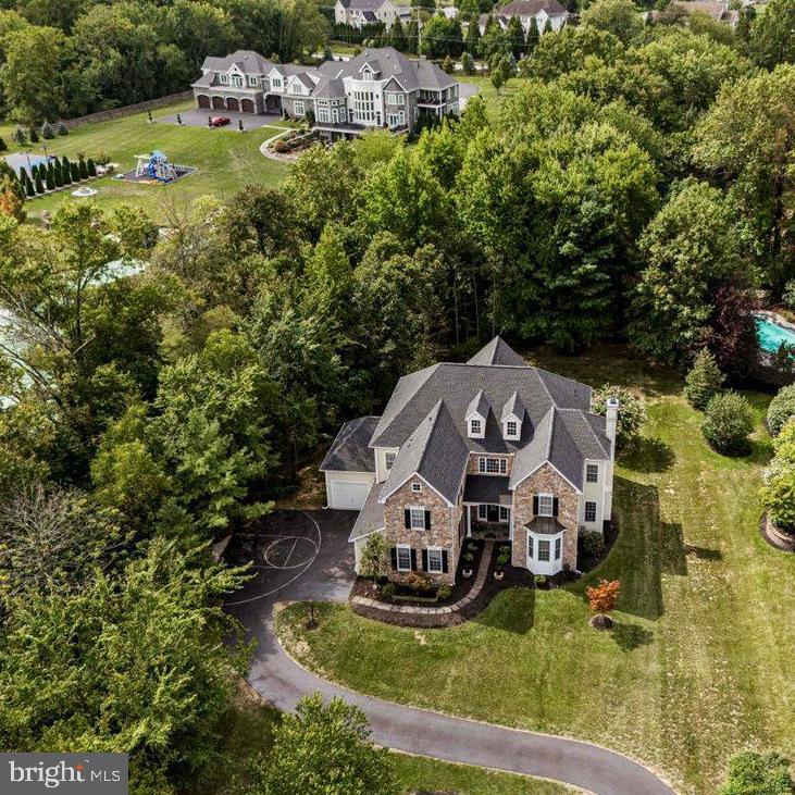 PONDVIEW - Residential