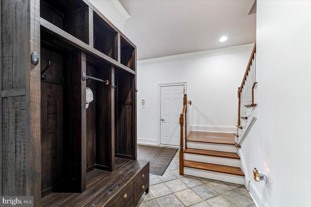 PONDVIEW - Residential