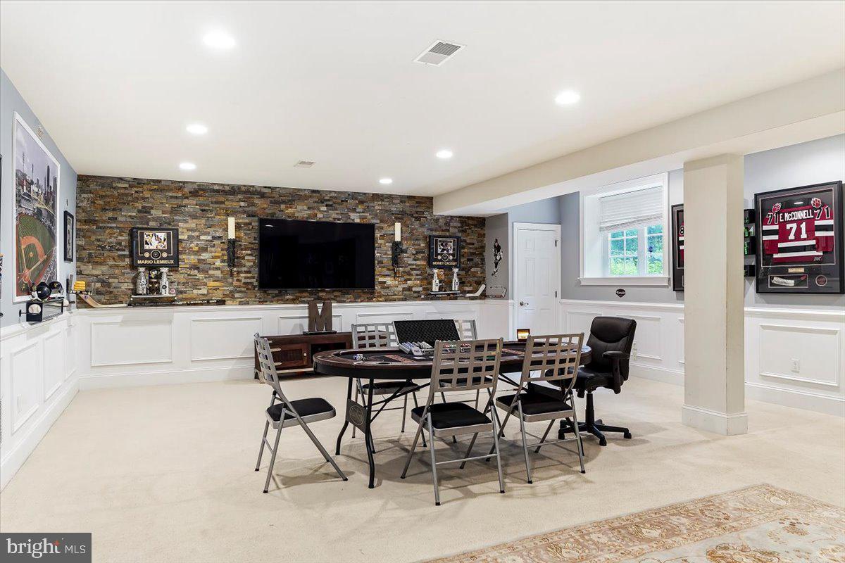 PONDVIEW - Residential