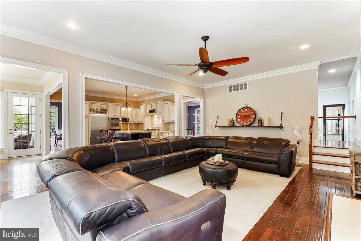 PONDVIEW - Residential