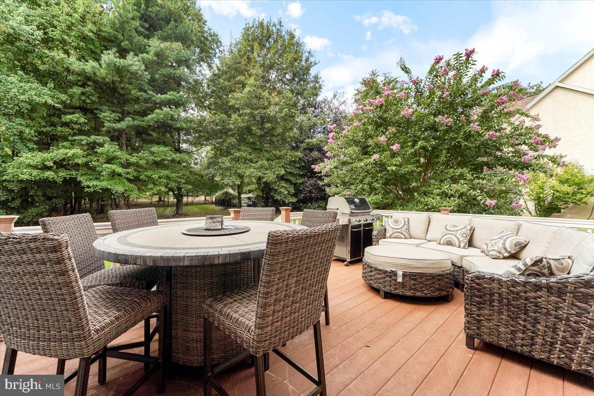 PONDVIEW - Residential