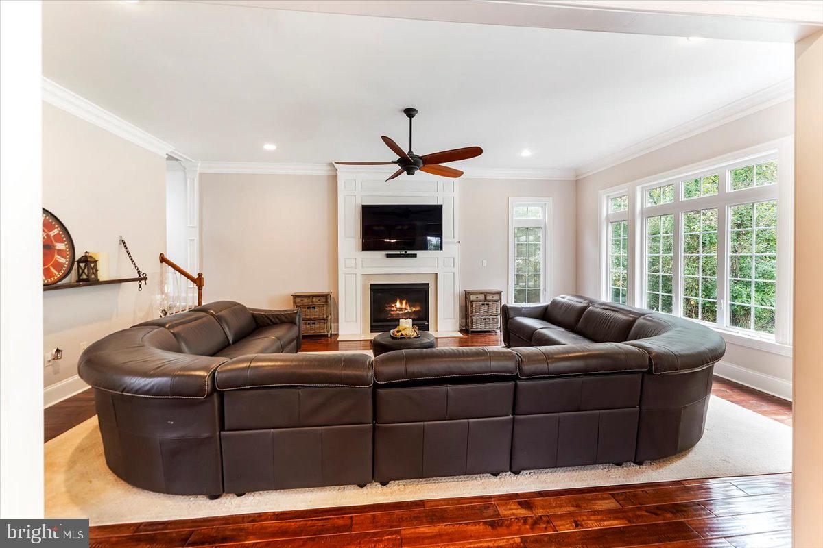 PONDVIEW - Residential