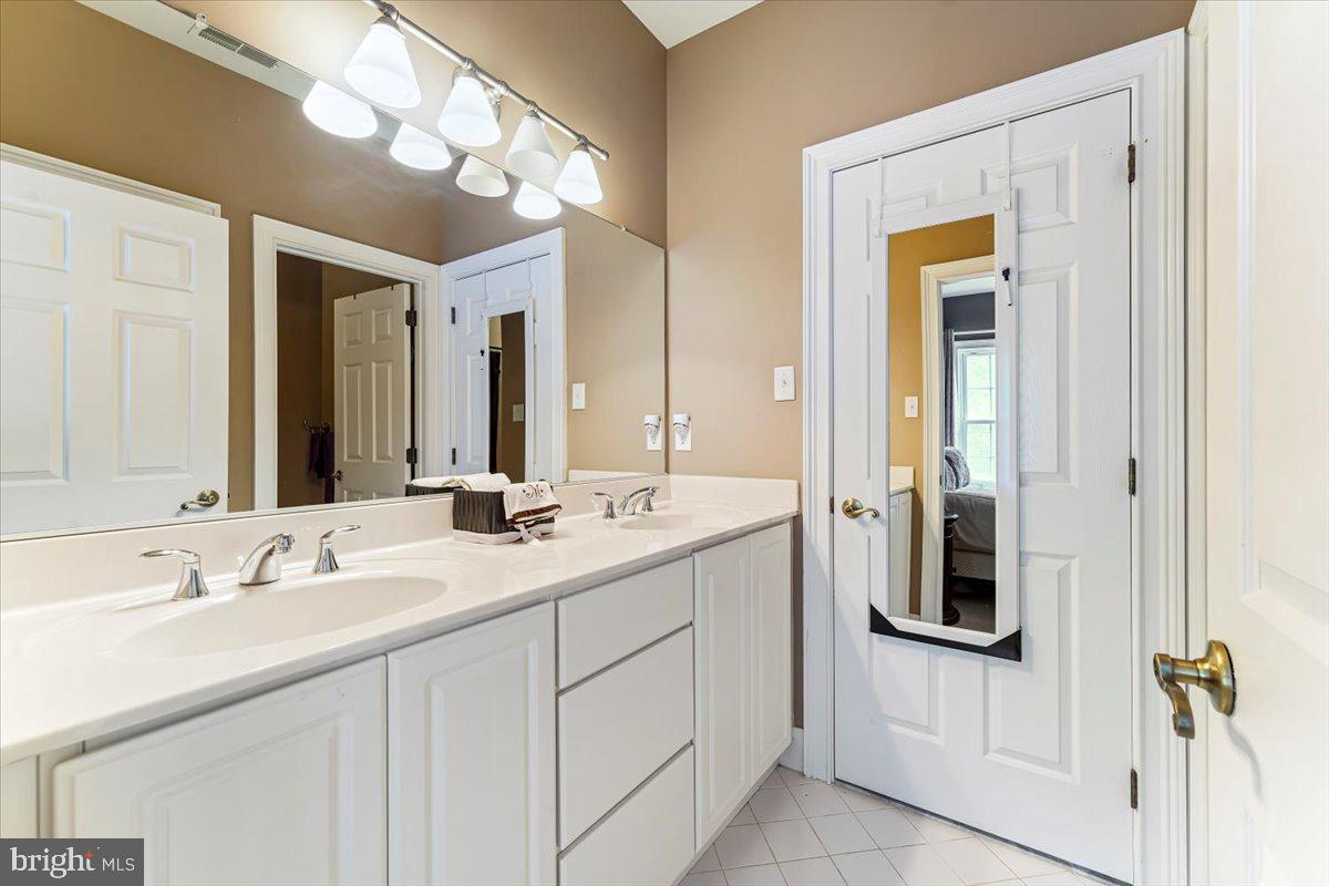 PONDVIEW - Residential