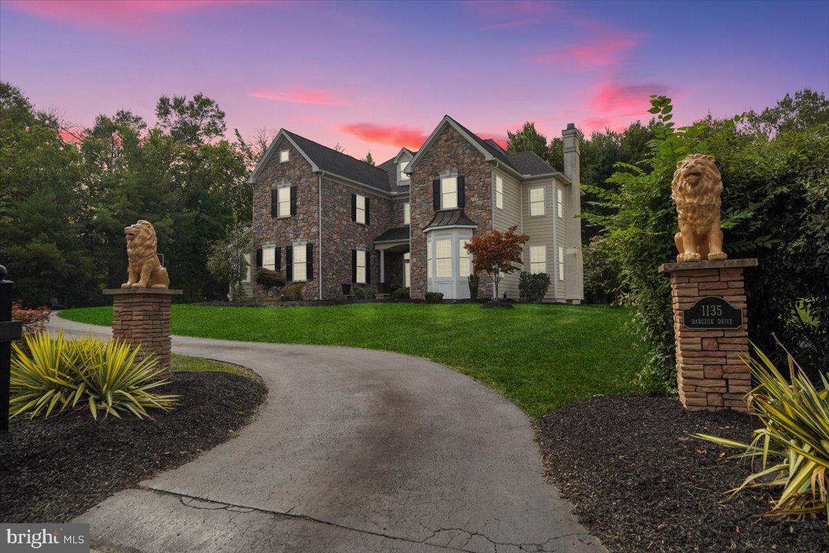 PONDVIEW - Residential