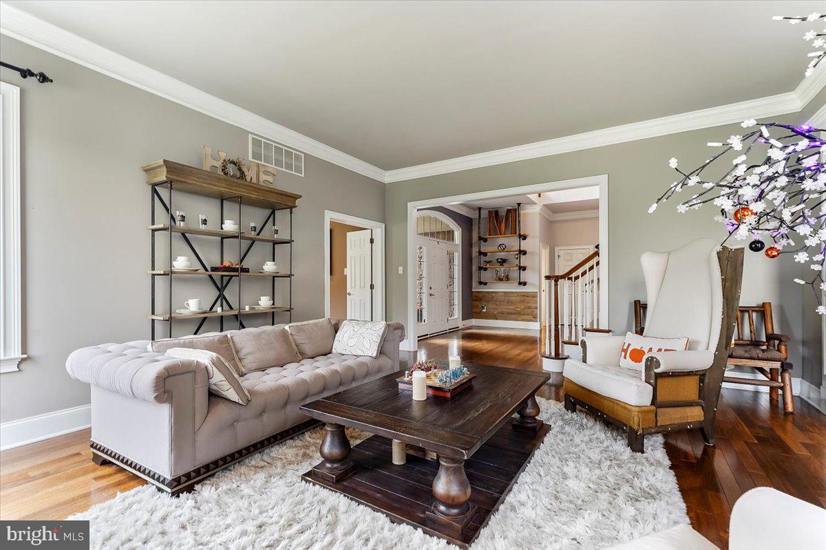 PONDVIEW - Residential