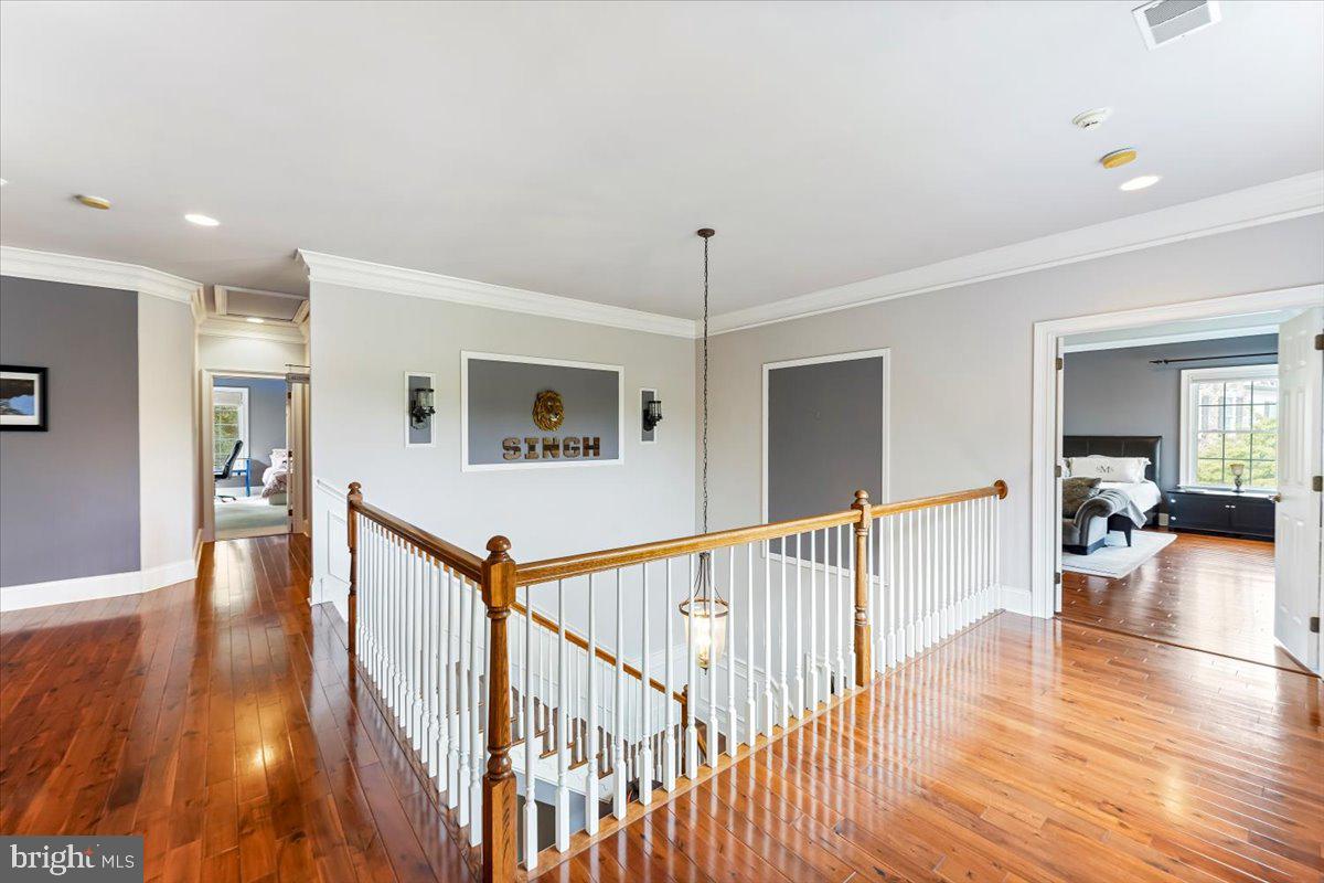 PONDVIEW - Residential