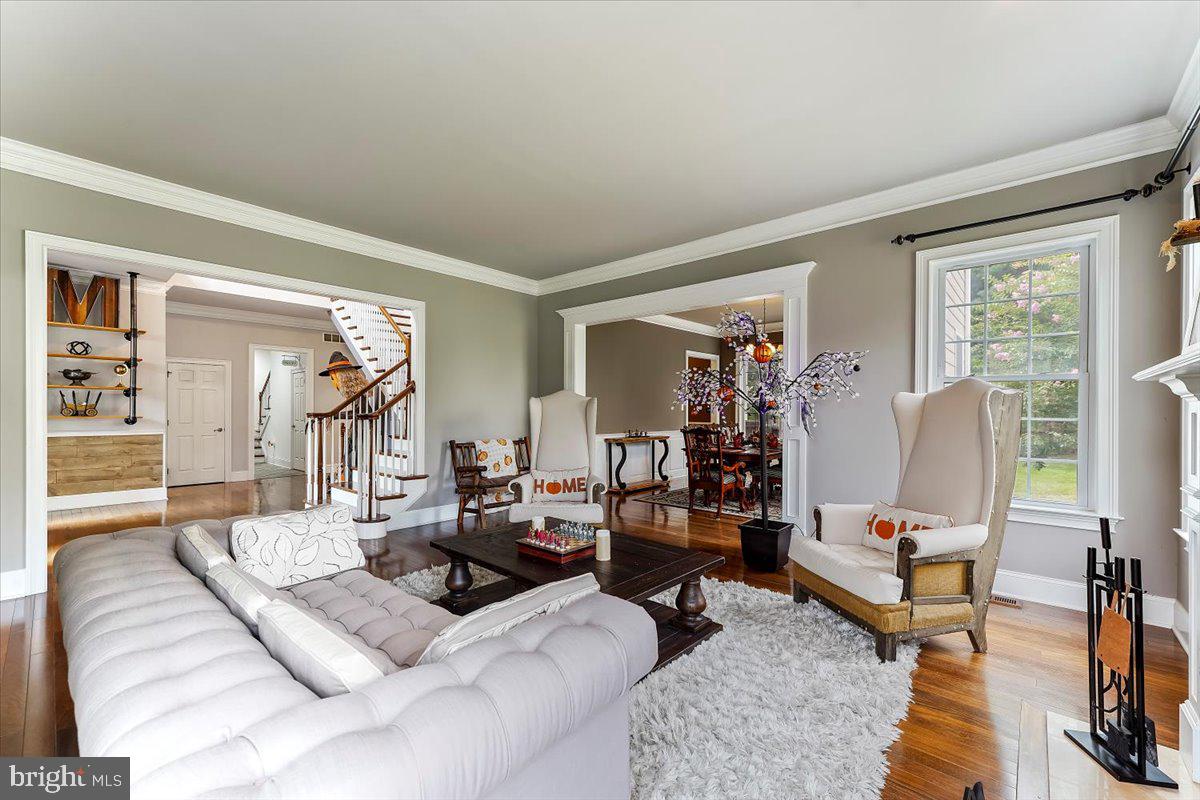 PONDVIEW - Residential