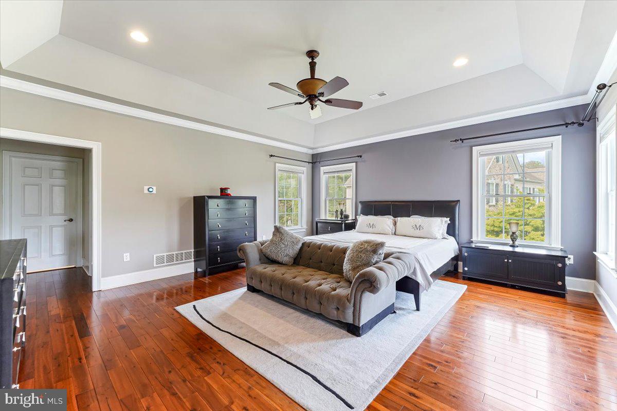 PONDVIEW - Residential