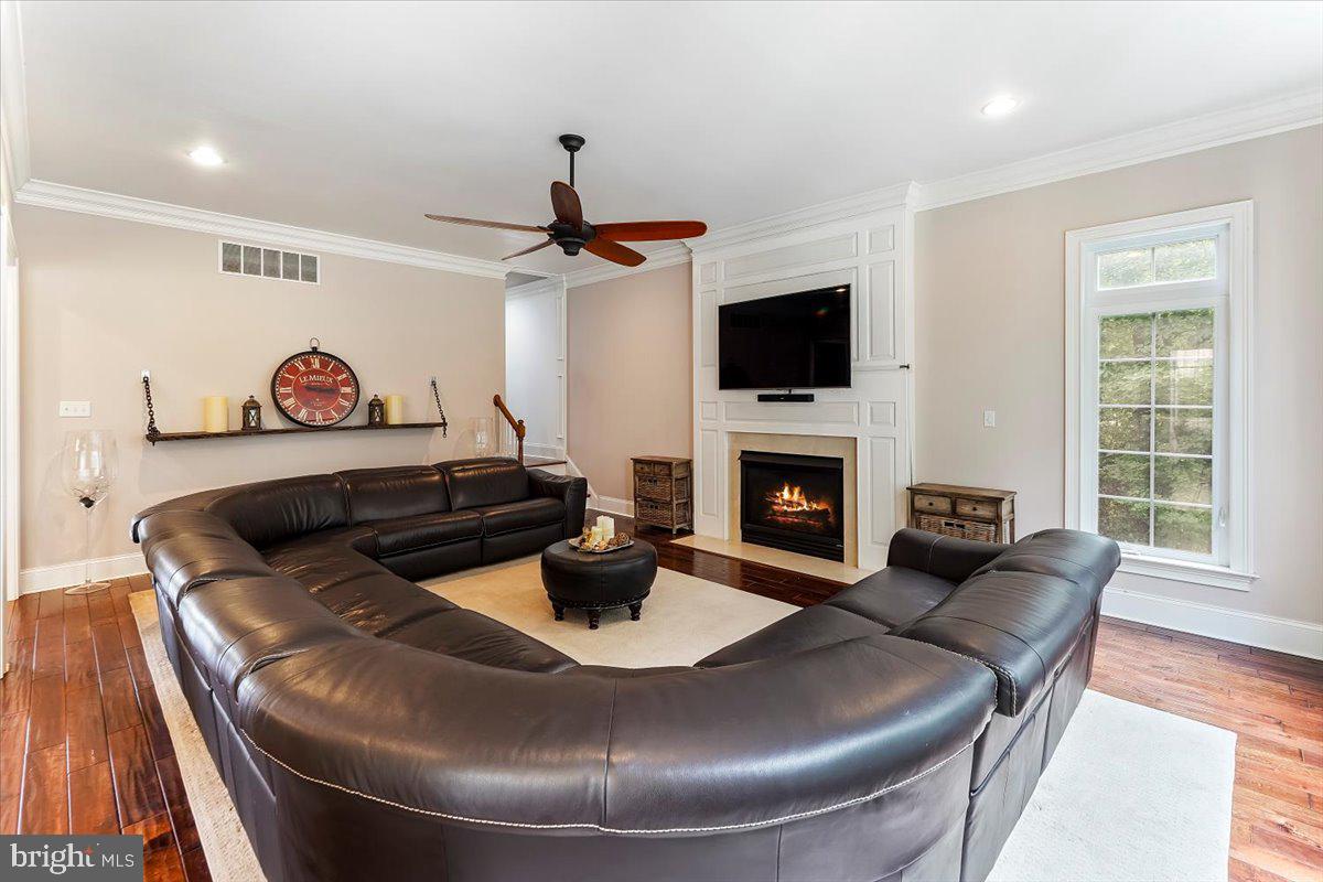 PONDVIEW - Residential