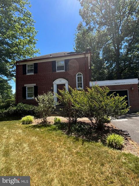 Photo of 2317 Valley Drive, ALEXANDRIA, VA 22302 (MLS # VAAX2063154)