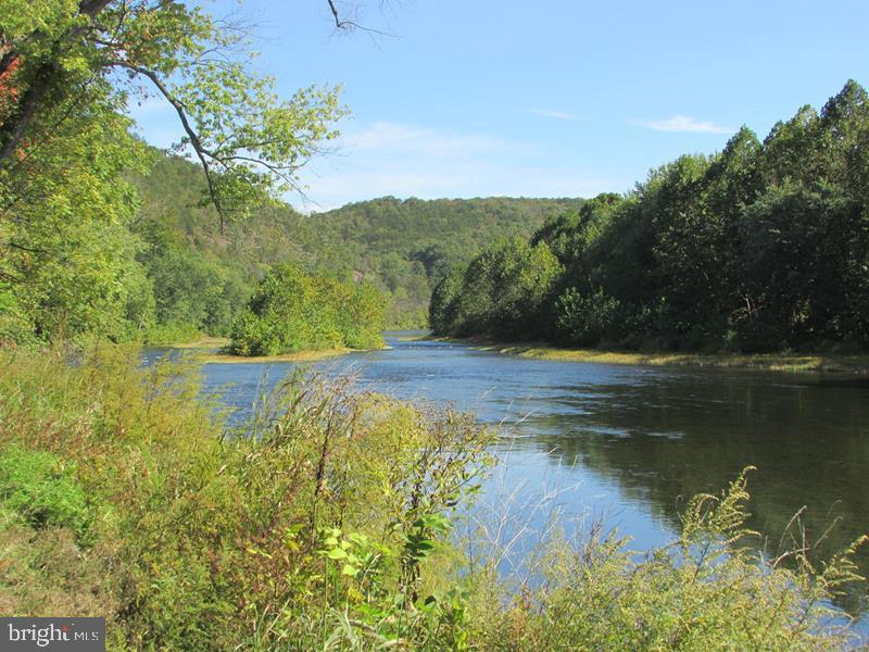 BLUFFS ON THE POTOMAC - Residential
