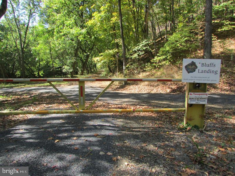 BLUFFS ON THE POTOMAC - Residential