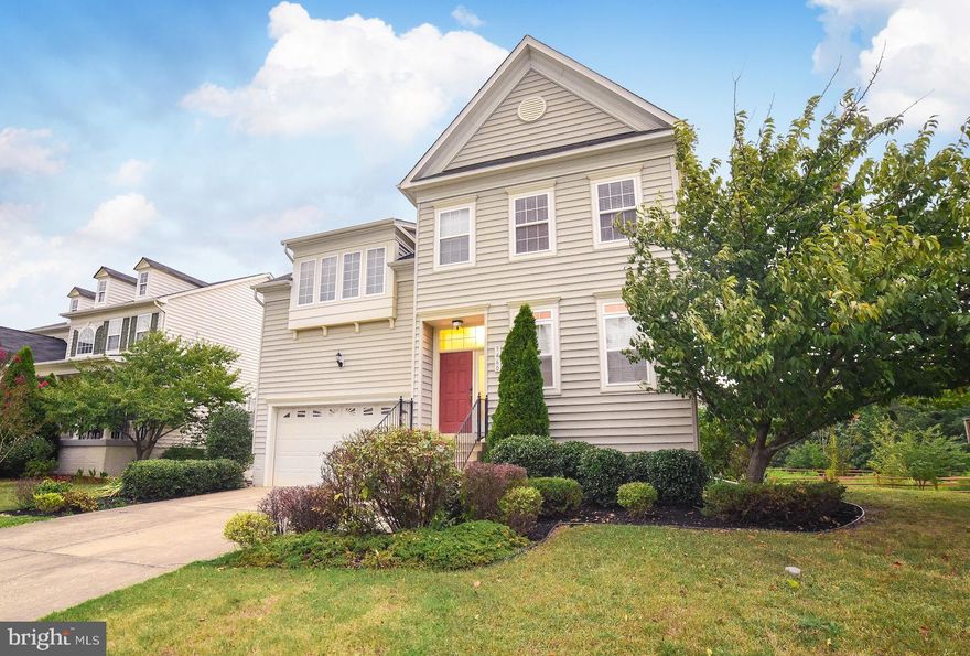 BIG, BIGGER, BIGGEST!!! YOU'LL BE IMPRESSED BY THE GORGEOUS WOOD FLOORS, OPEN, AIRY FLOOR PLAN & SPARKLING UPDRADED KITCHEN! RELAX IN THE FAMILY ROOM OR ON THE BACK DECK (BOTH WITH A PLEASING LAKE VIEW)...RETREAT TO THE SPACIOUS MASTER SUITE (WITH SUNKEN SITTING ROOM & SUPER BATH)...BIG BEDROOMS FIT EXTRA "STUFF" EASILY! BASEMENT FINISHING BEGUN BUT STILL FLEXIBLE TO FIT ANY DESIRE OR FOR EXTRA STORAGE...SEE IT FOR YOURSELF!