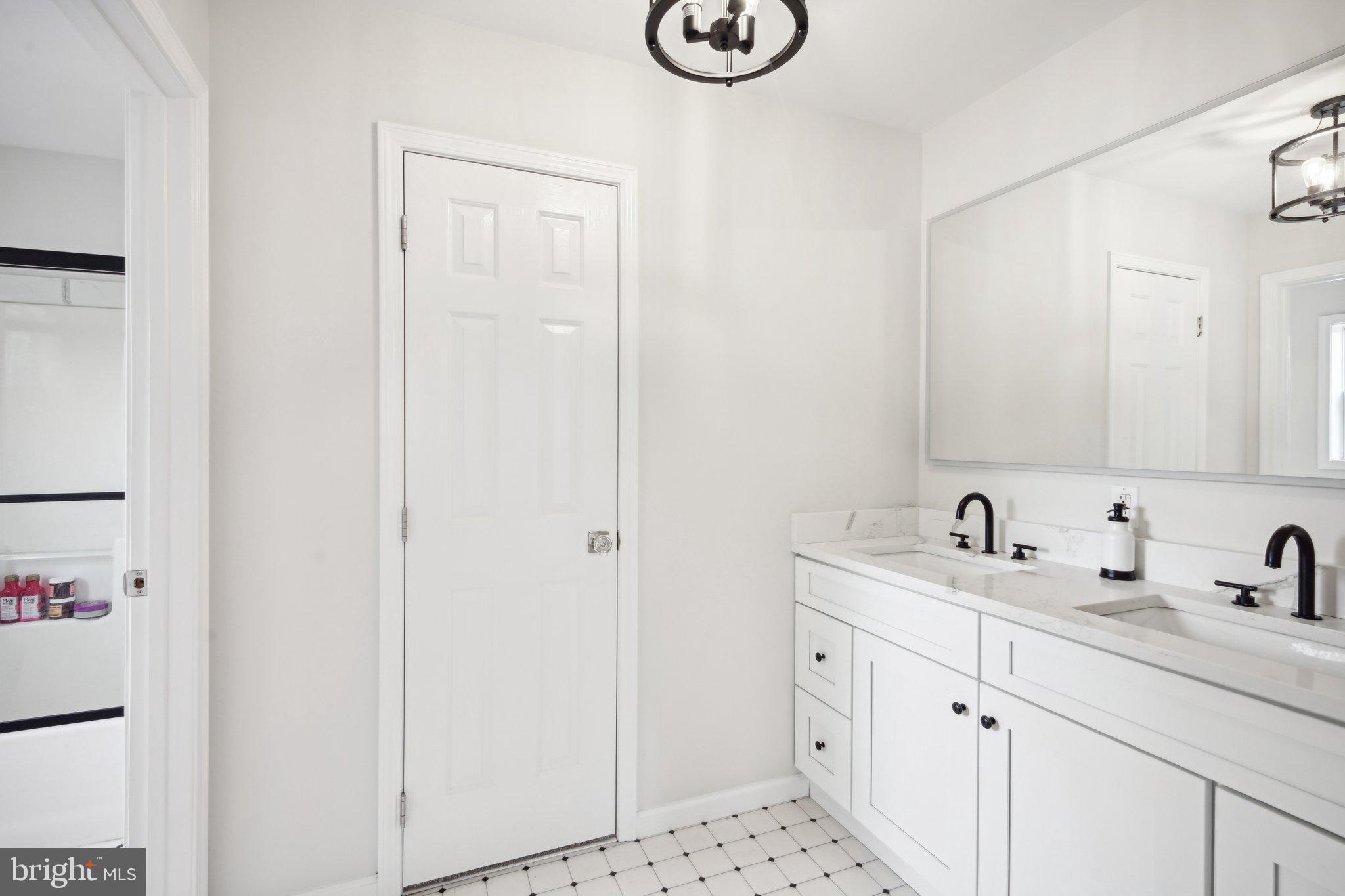 HUNTINGDON VALLEY - Residential