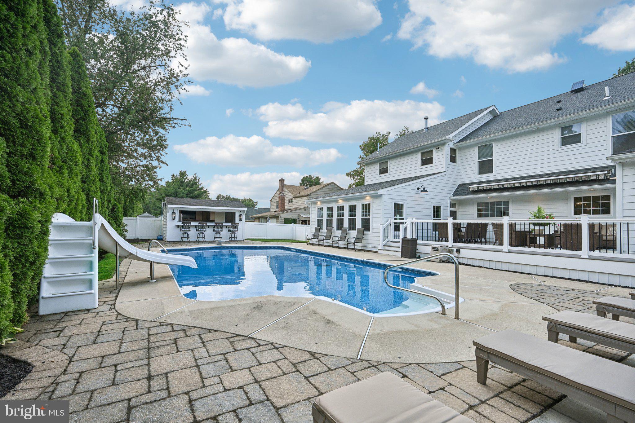 HUNTINGDON VALLEY - Residential