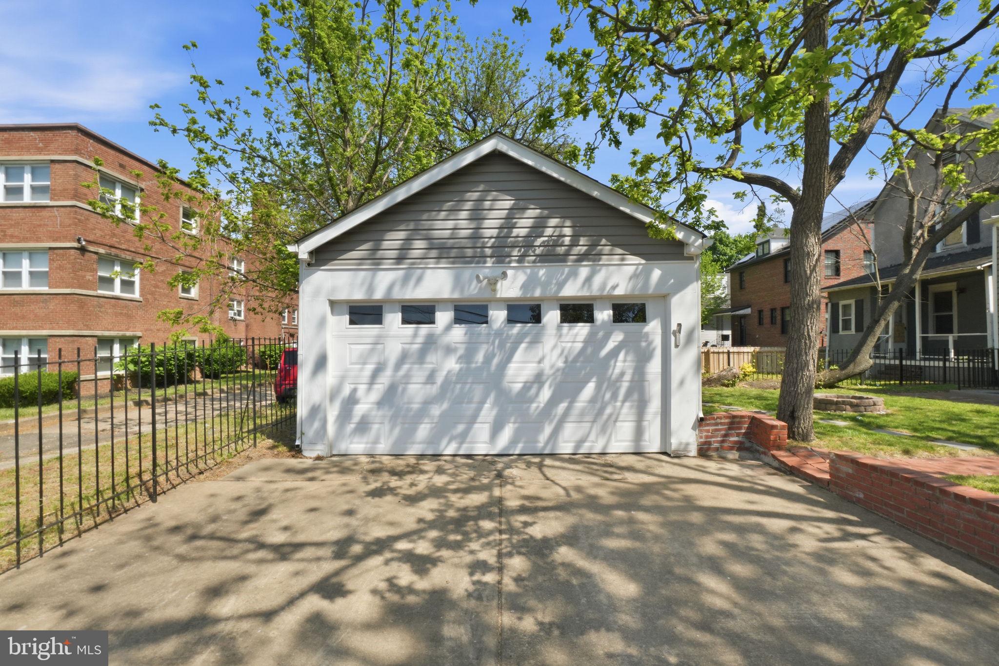 3337 5TH STREET SE