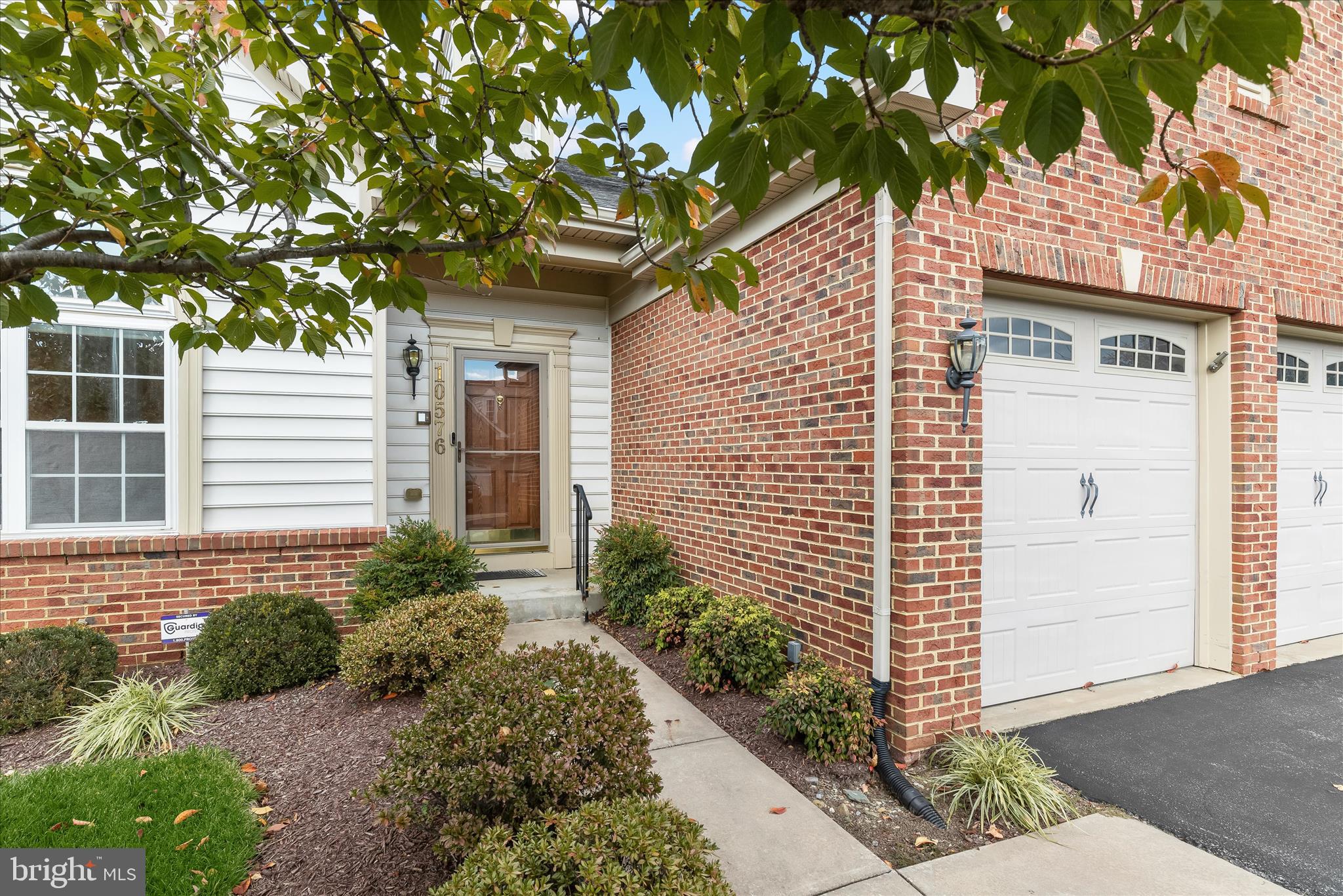 SIGNATURE CLUB AT GREENVIEW - Residential