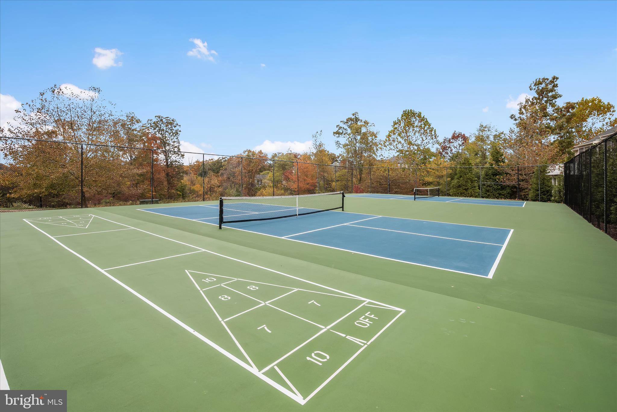 SIGNATURE CLUB AT GREENVIEW - Residential