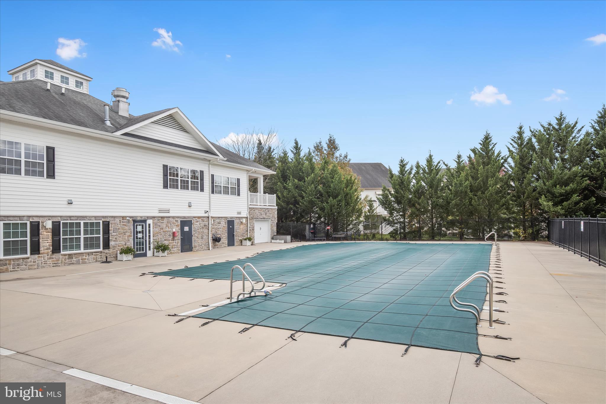 SIGNATURE CLUB AT GREENVIEW - Residential