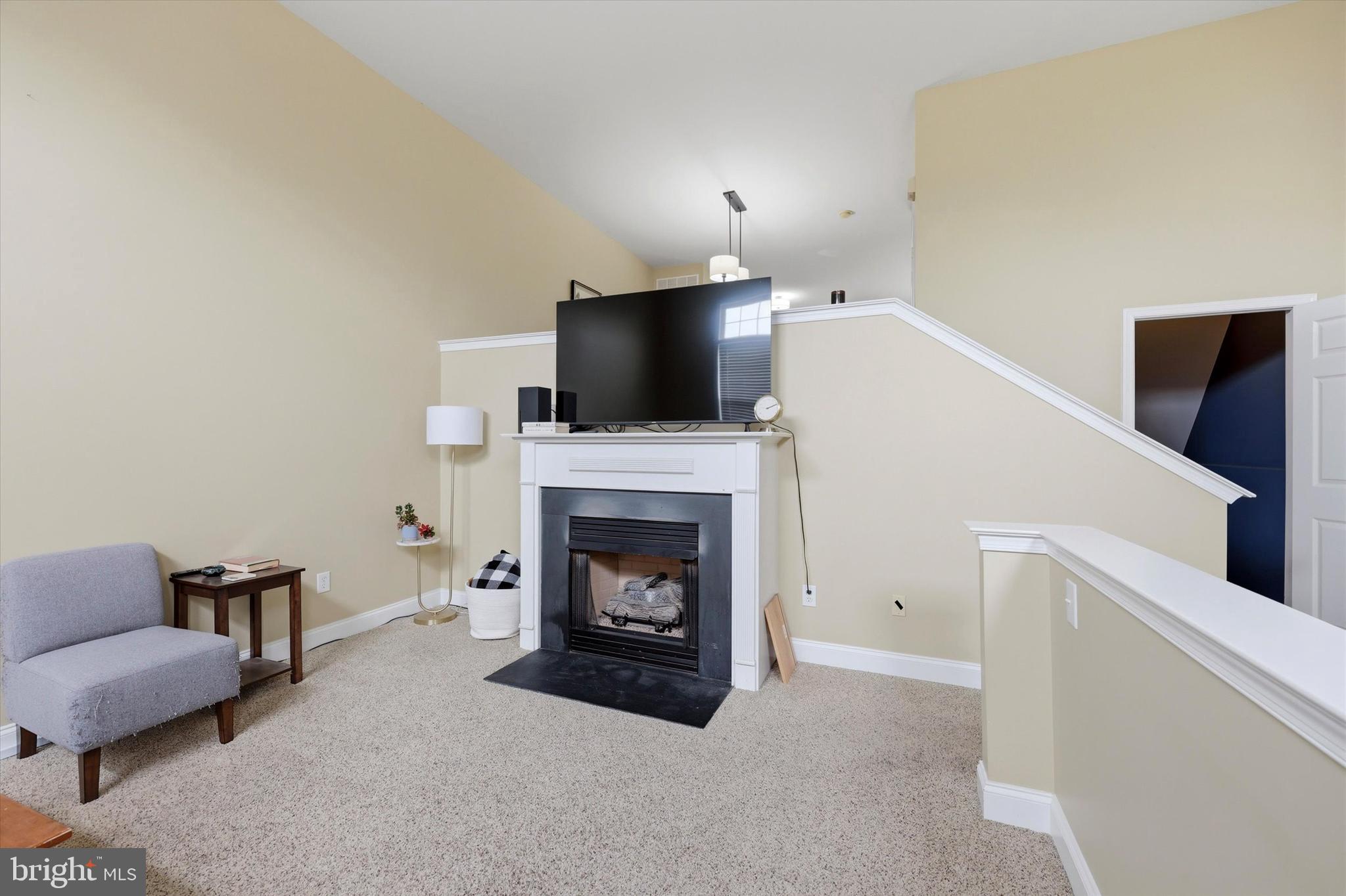 FREEDLEY SQUARE - Residential