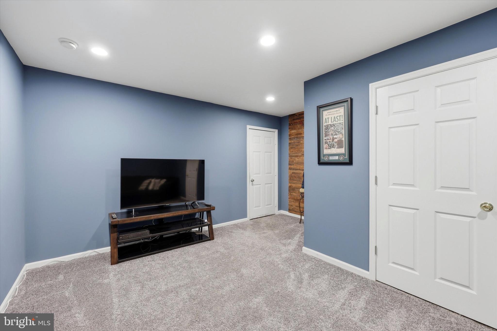 FREEDLEY SQUARE - Residential