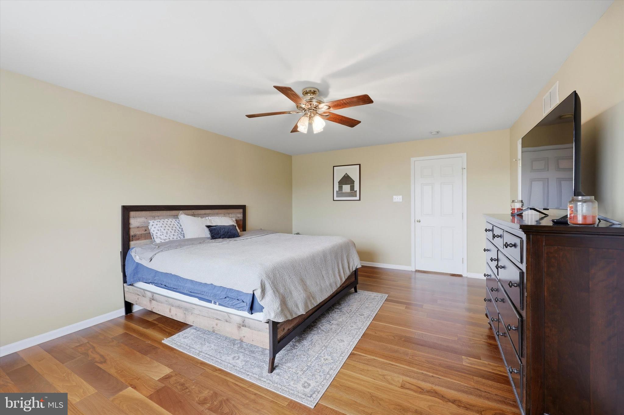 FREEDLEY SQUARE - Residential