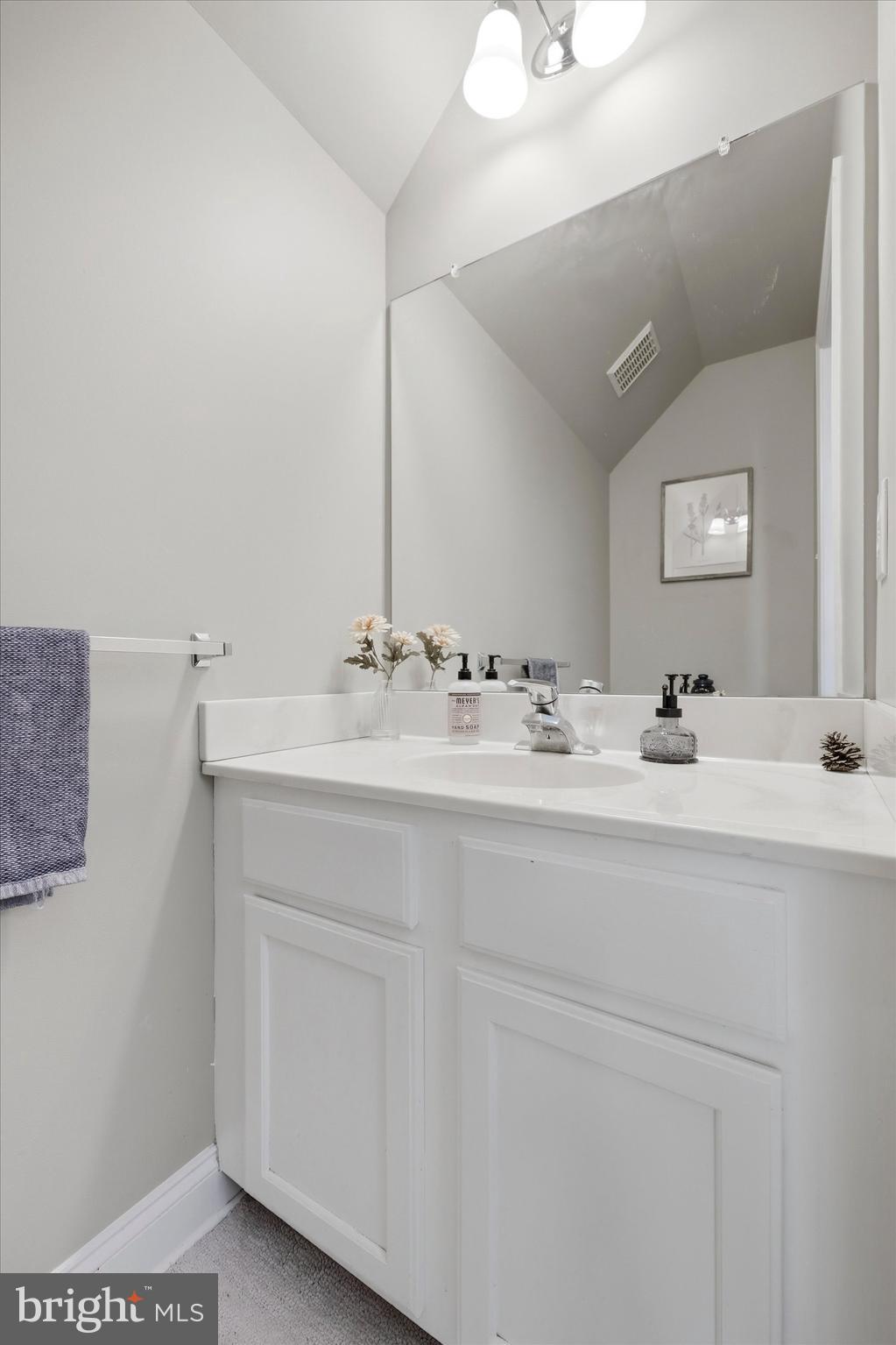FREEDLEY SQUARE - Residential
