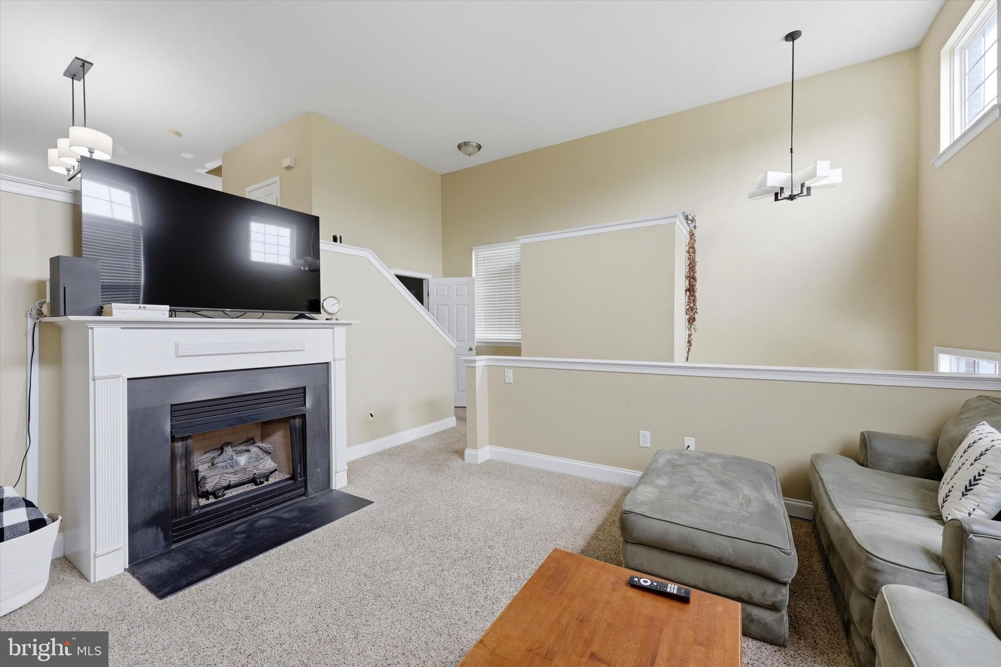 FREEDLEY SQUARE - Residential