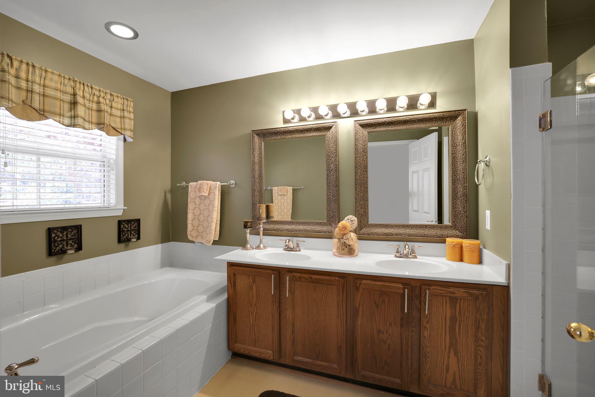 SEVEN OAKS - Residential