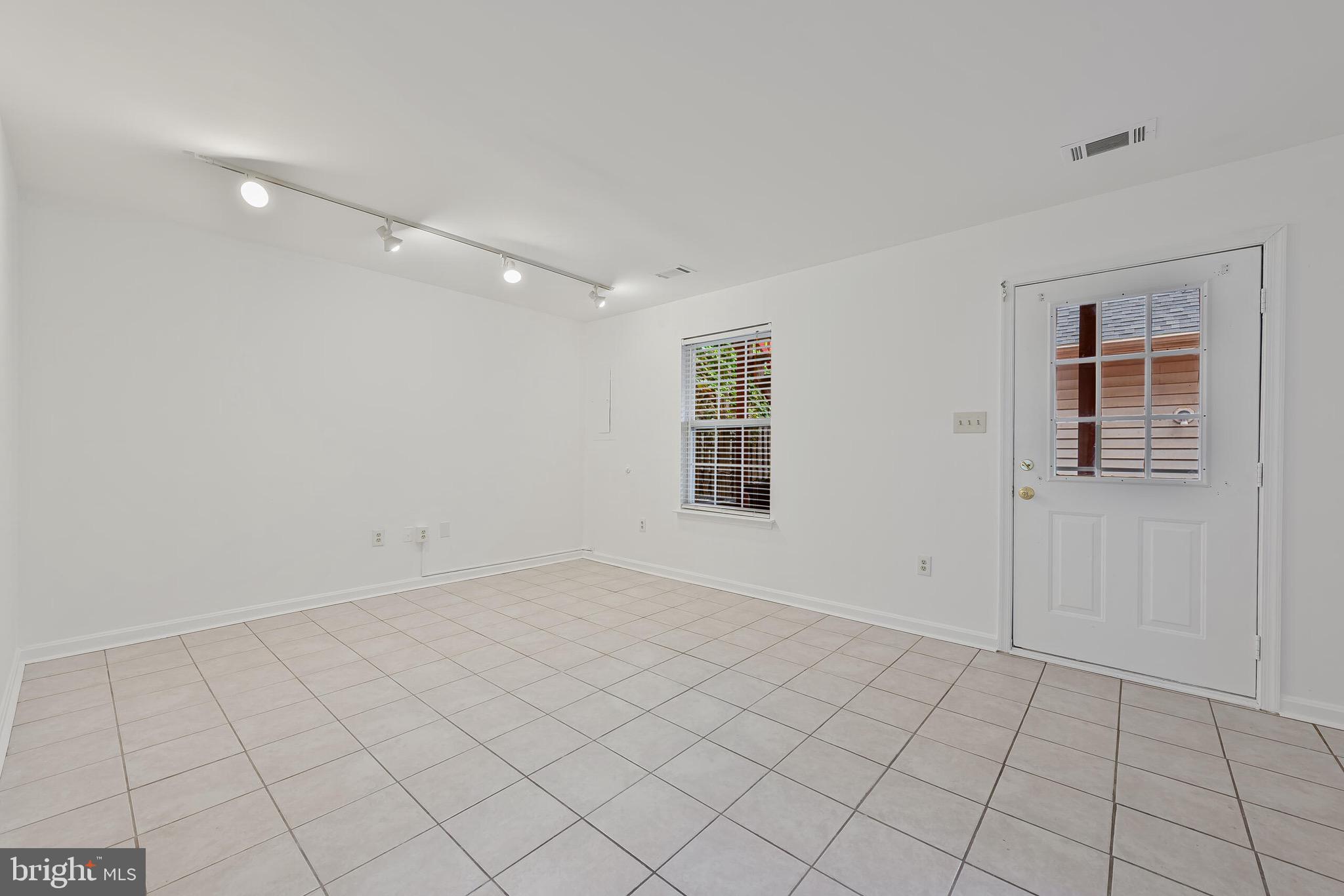 GROVEWOOD - Residential Lease