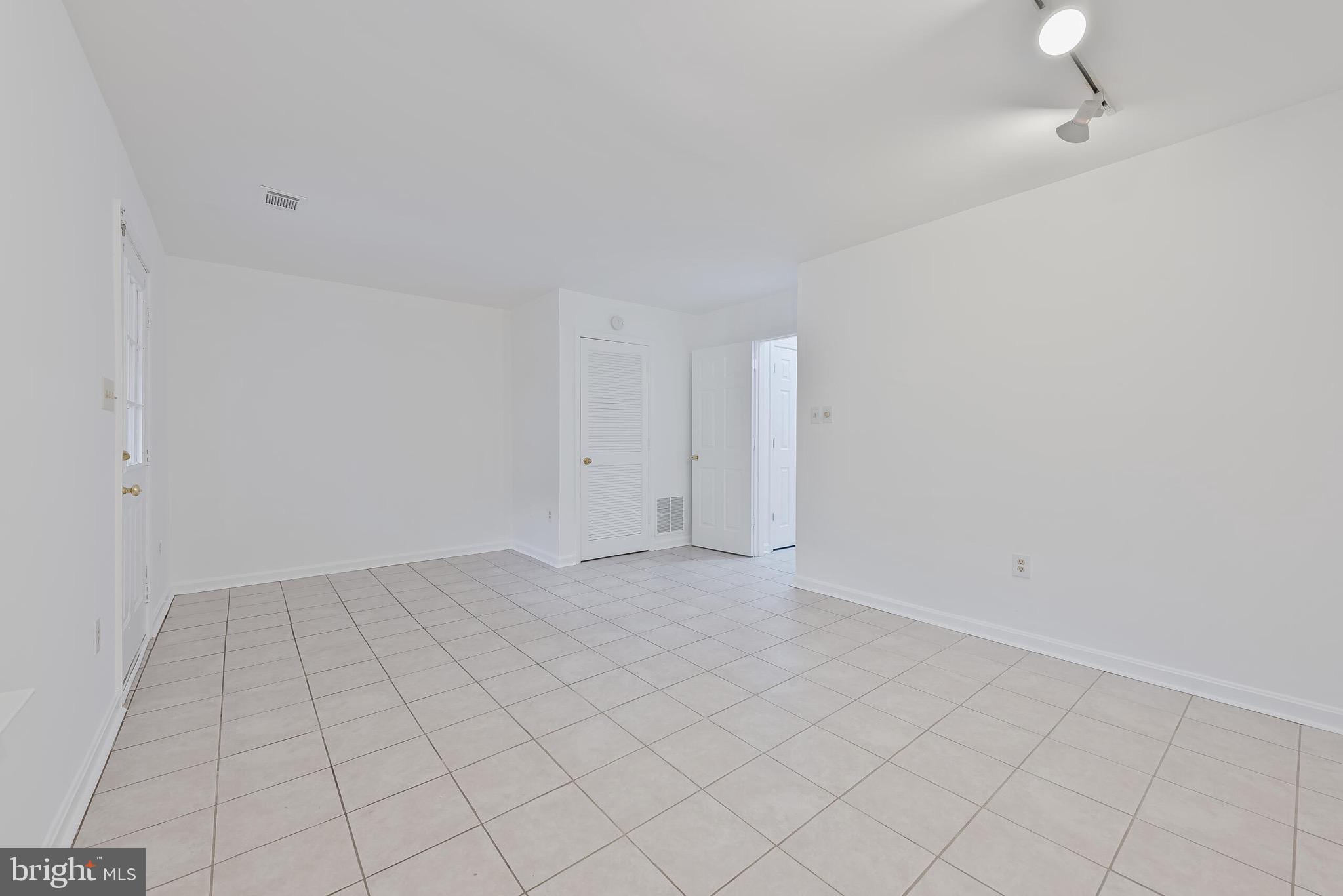 GROVEWOOD - Residential Lease