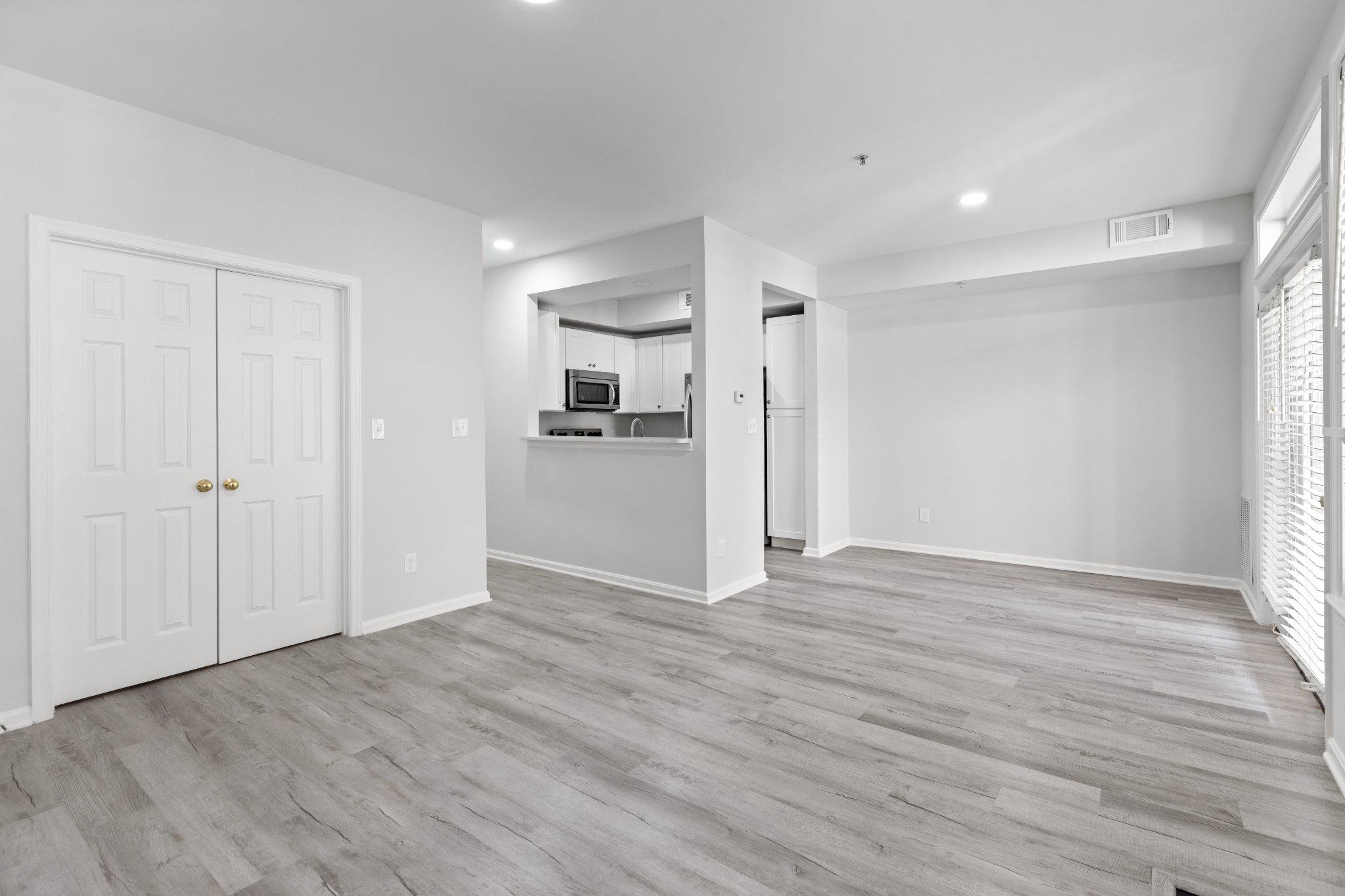 1318 GARDEN WALL CIRCLE 213