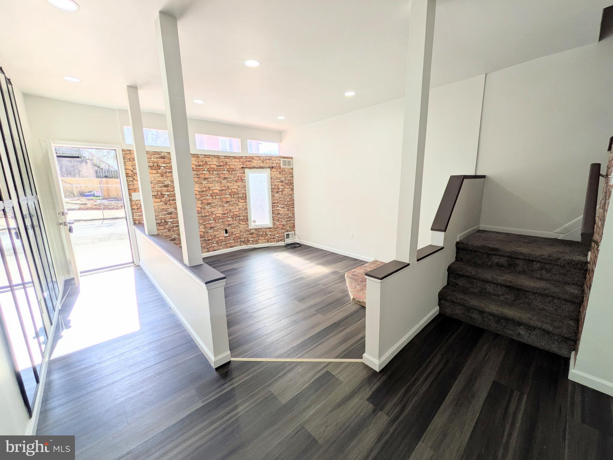 853 N MADISON STREET