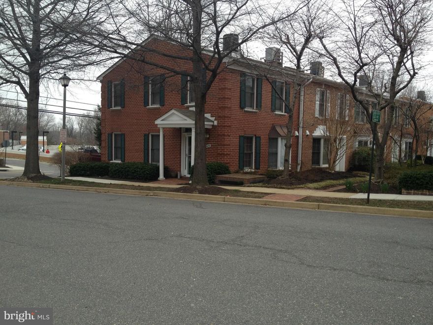 Ballston Metro, Cherrydale  Colonial Town house featuring 2 Car Garage, Renovated Kitchen w/ Granite & Stainless Appliances, Pantry, Table space at Bay Window overlooking quaint courtyard. 3 Full renovated Baths. Two Master Bedrooms w/ en suite Baths up and one on walk-out level, 2 Wood Burning Fireplaces, Lee Heights Shops, Maywood Safeway, Dunkin' Donuts & numerous restaurants.FIRST OPEN 1-4