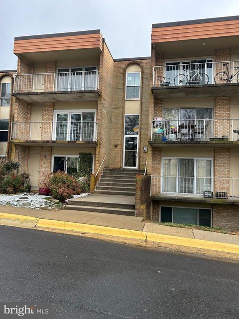 Photo of 11925 Parklawn Drive #203, ROCKVILLE, MD 20852 (MLS # MDMC2227962)