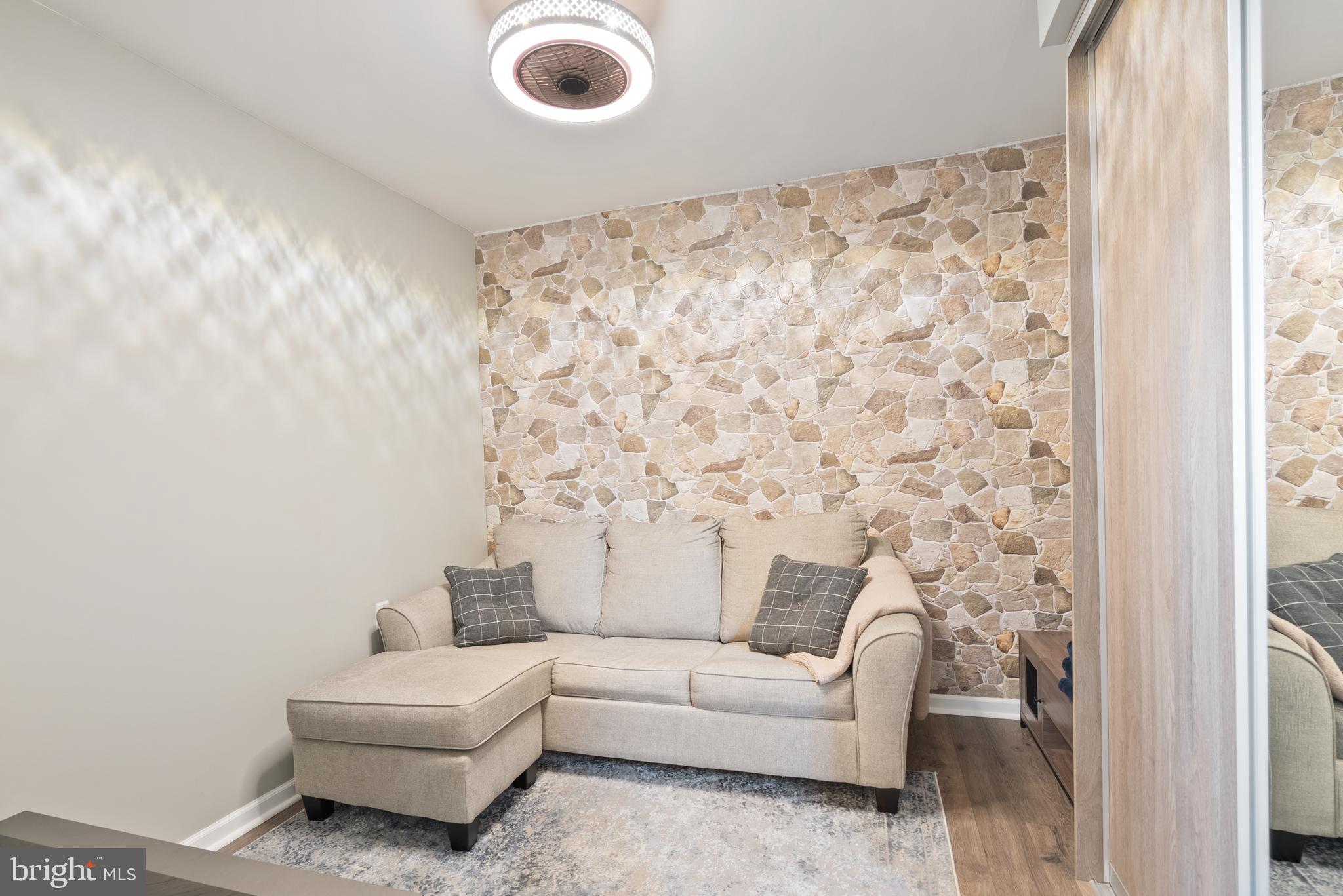 WOODLYN CROSSING - Residential