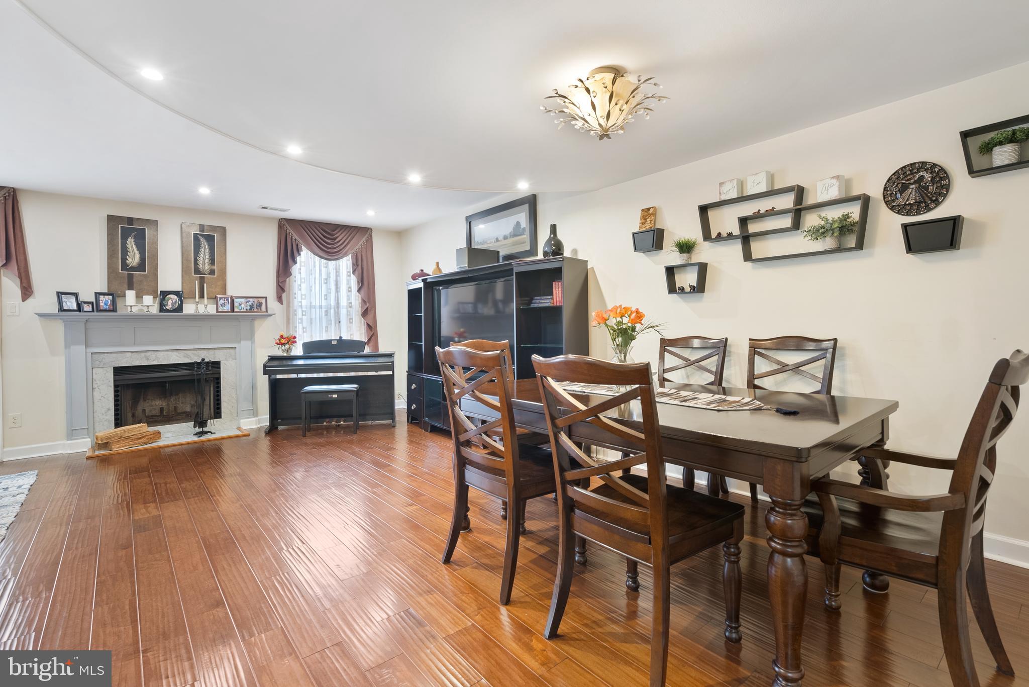 WOODLYN CROSSING - Residential