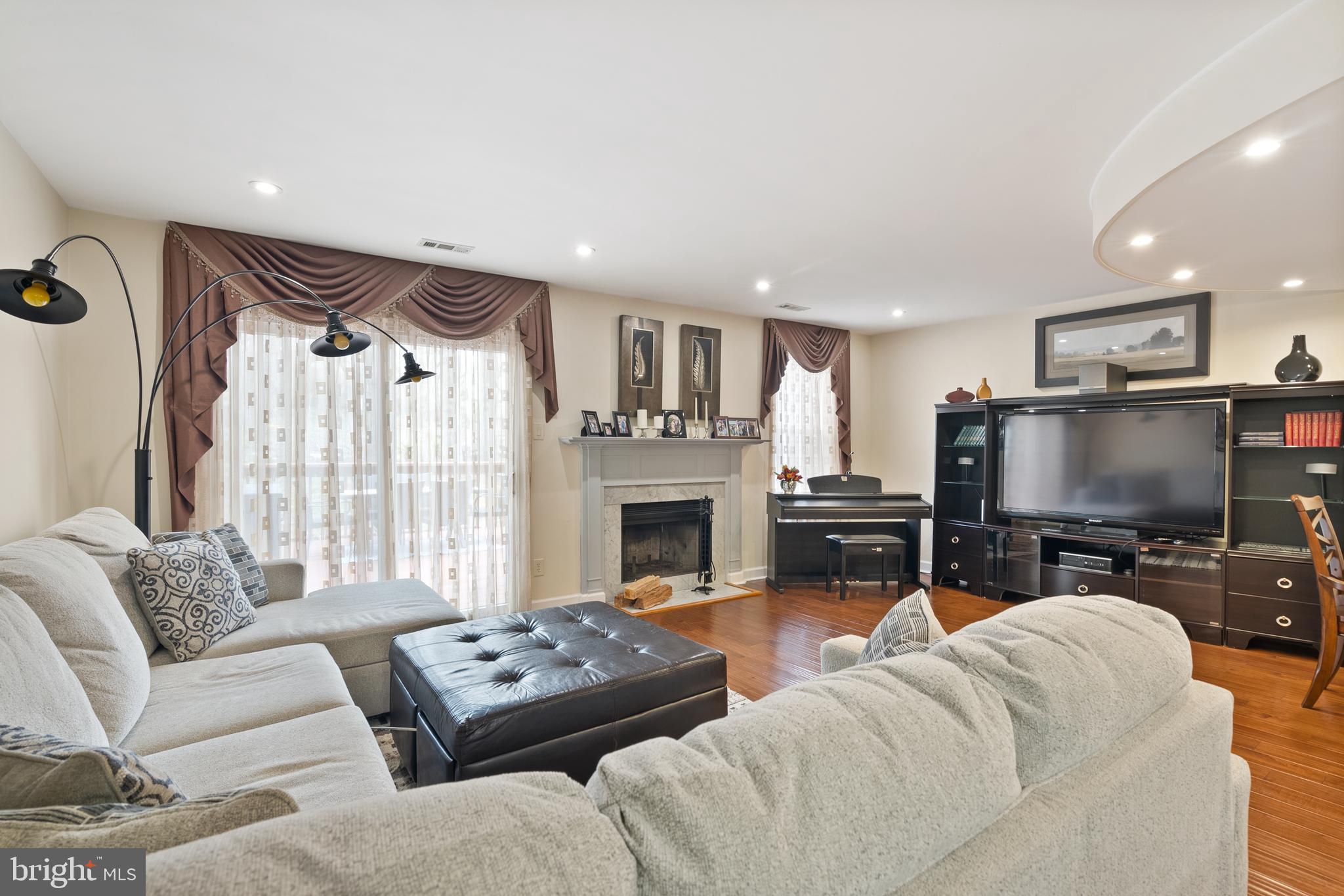 WOODLYN CROSSING - Residential