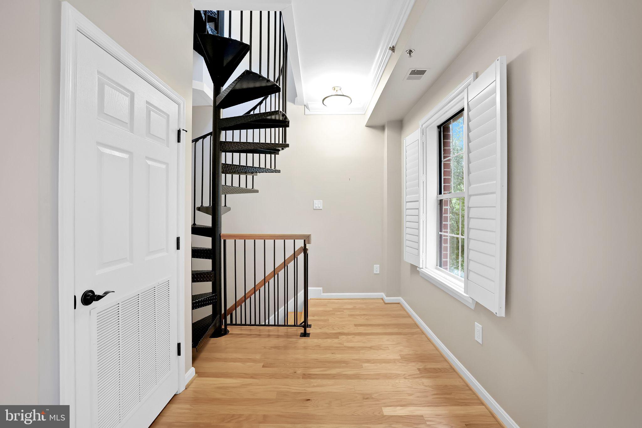 CARLYLE TOWERS CONDOMINIUM - Residential