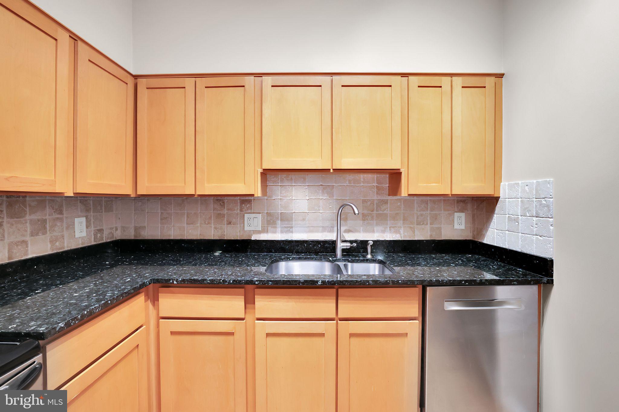 CARLYLE TOWERS CONDOMINIUM - Residential