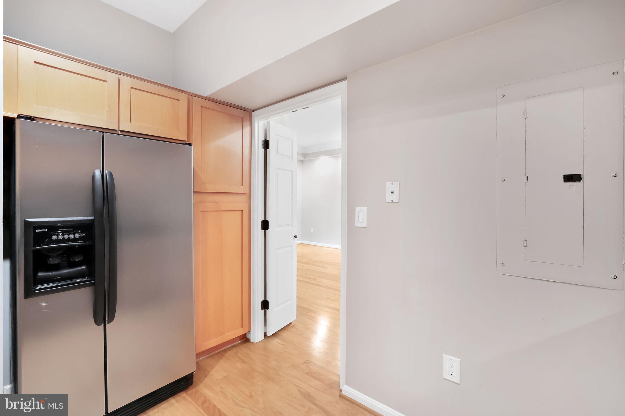 CARLYLE TOWERS CONDOMINIUM - Residential